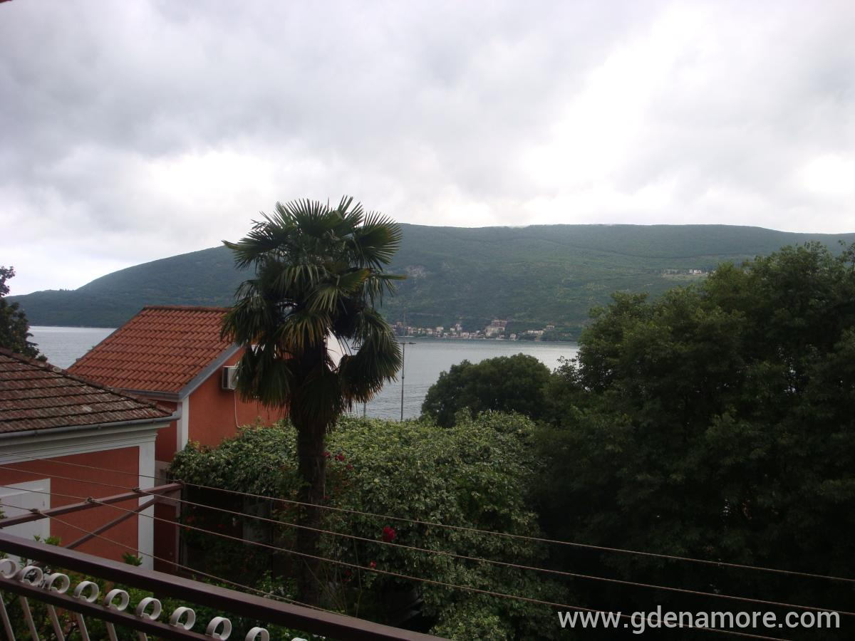 Vila Todor, privatni smeštaj u mestu Herceg Novi, Crna Gora - pogled sa gornjeg balkona
